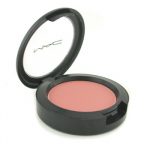 Il blush Melba di Mac è ideale per la tipologia di make up in quanto risulta essere un blush corallo-pesca mat molto naturale