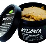 Anche il viso ha bisogno di eliminare le cellule mort e e far spazio ad una pelle luminosa, quello che necessita è uno scrub delicato e idratante come Maisenza di LUSH