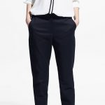 Mango, pantalone blu in cotone con blusa per un look elegante
