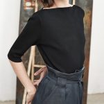 Mango, stile vintage con pantaloni palazzo e maglioni con collo a barca