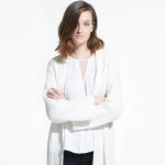 Mango, stile determinato e serio con cardigan lungo e camicia