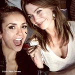 Foto Nina Dobrev con Ellen Pompeo