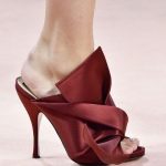 scarpe Christian-Louboutin dal color marsala