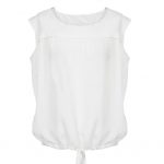 Morbido top bianco in seta e viscosa, dalla texture leggera, impreziosito dal dettaglio di piccole borchie nel girocollo. Prezzo speciale 75 €