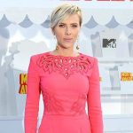Scarlett Johansson con i capelli corti