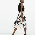 Gonna a ruota con fantasia floreale e top nero_Zara
