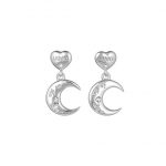 925 Collection _ Dolci messaggi, piccole icone piene di affetto e amore, preziosi amuleti in Silver 925 da indossare ogni giorno. Decorati da piccoli cristalli bianchi, si presentano versatili all’ universo femminile. Ciondoli dai movimenti morbidi, pensati, per accompagnare armoniosamente, una vita dinamica, esaltando i continui up and down di ogni giorno.