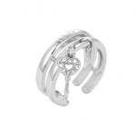 925 Collection _ Dolci messaggi, piccole icone piene di affetto e amore, preziosi amuleti in Silver 925 da indossare ogni giorno. Decorati da piccoli cristalli bianchi, si presentano versatili all’ universo femminile. Ciondoli dai movimenti morbidi, pensati, per accompagnare armoniosamente, una vita dinamica, esaltando i continui up and down di ogni giorno.
