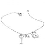 925 Collection _ Dolci messaggi, piccole icone piene di affetto e amore, preziosi amuleti in Silver 925 da indossare ogni giorno. Decorati da piccoli cristalli bianchi, si presentano versatili all’ universo femminile. Ciondoli dai movimenti morbidi, pensati, per accompagnare armoniosamente, una vita dinamica, esaltando i continui up and down di ogni giorno.