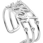 Destini _ bracciale Sottolinea l’anima romantica di una donna, magiche atmosfere e sentimenti sinceri. Preziose creazioni dalle forme morbide, luminosi e delicati dettagli. Una collezione dai messaggi significativi, un chiaro omaggio, alla fedeltà e all’amore.