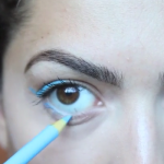. I pastelli potrebbero irritare l’occhio e l’infezione potrebbe anche diffondersi nella cornea compromettendo così la vista se non curata a dovere