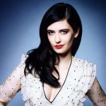 Eva Green look retrò con abito bianco e focus sulle labbra