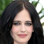Eva Green rossetto rosato e smokey eyes