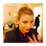 Emma non rinuncia mai allo smalto