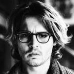 Johnny Deep con occhiali
