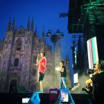 Fedez sul palco del concerto di radio Italia, in piazza Duomo a Milano