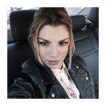 L'acconciatura da tutti i giorni per Emma è la coda di cavallo