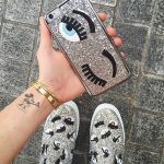 Chiara Ferragni slip on e cover modello Flirting con glitter e occhiolino