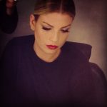 Labbra Rosse e eyeliner è un abbinamento frequante nei look della cantante