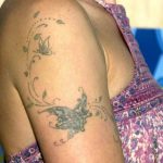 Il tatuaggio per coprire il nome dell'ex marito