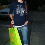 T-Shirt e jeans è questo il look da città di Lena Headey