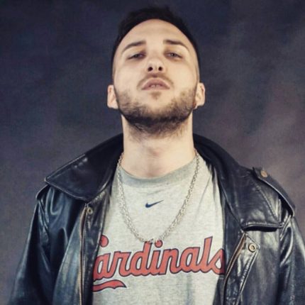 Amici: Briga (nei panni da vip) nega un selfie a una fan e il web si infiamma