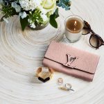 Louis Vuitton portafoglio Capucines rosa cipria