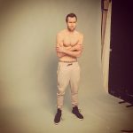 Matthew Lewis sul set