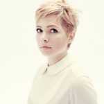Michelle Williams sfoggia un look androgino