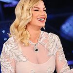 Look quasi principesco per Emma a Sanremo