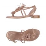 Stewart Weitzman infradito nude