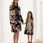 Outfit uguali per mamma e figlia