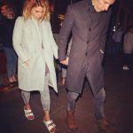 Anche l'attrice Billie Piper, famosissima per il ruolo di protagonista nella serie tv "Il diario di una squillo per bene", indossa una comodissima pianella a due fibbie bianca