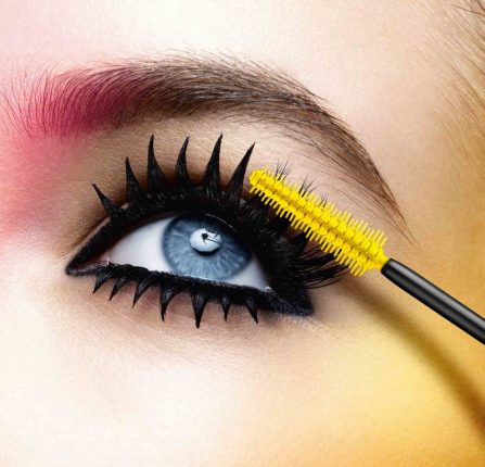 Con un tocco di mascara si trasforma uno sguardo stanco in uno sguardo intenso e sensuale.