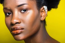 Gli ear cuff più belli per i party estivi