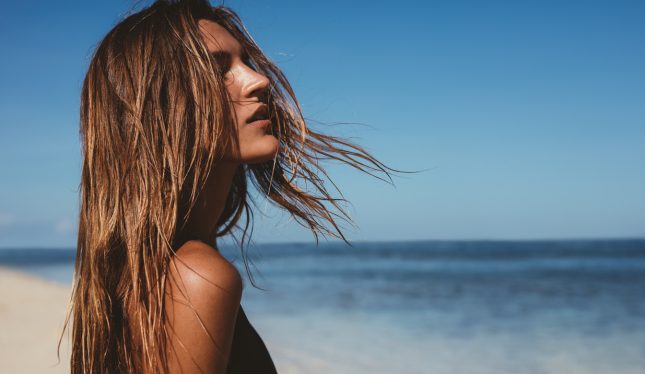 Capelli: i migliori oli protettivi per l’estate