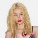 Iggy Azalea e le punte rosa dei suoi capelli