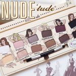 Per il trucco occhi una palette nude è quello di cui necessitiamo: un mix di colori shimmer e opachi per giocare sempre con look diversi. Questa è la palette Nude 'Tude di The Balm.