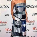 Rita Ora e il suo caschetto rosa