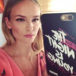 L'eyeliner nero, immancabile nei make up di Natasha Poli.