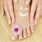Esfolia ed idrata i piedi per una pelle morbida e levigata