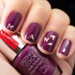 Esempio Nail Art con applicazione di decorazioni by Pupa