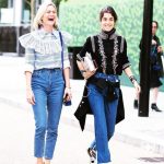 Jeans a vita alta e giacca legata sui fianchi