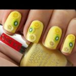 Esempio Nail Art con applicazioni by Pupa