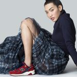 Le sneakers sono perfette in abbinamento a qualsiasi tipo di outfit, da quello più casual a quello più ricercato.