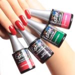 I colori acrilici possono essere utilizzati anche sopra gli smalti semipermanenti