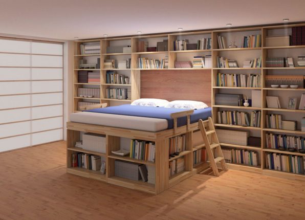 La parte sottostante di un letto soppalcato può trasformarsi in una romantica libreria.