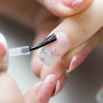 Esempio di manicure con tips.