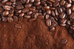 Il caffè è un ottimo ingrediente per terapie di bellezza fai da te.
