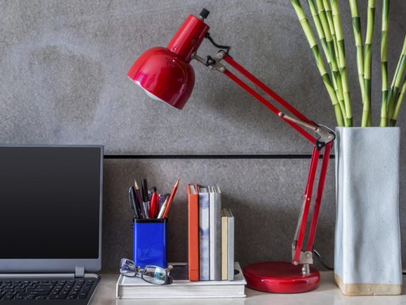 Perfette per arredare la scrivania dell'ufficio: le piante hanno anche effetti su umore e produttività.